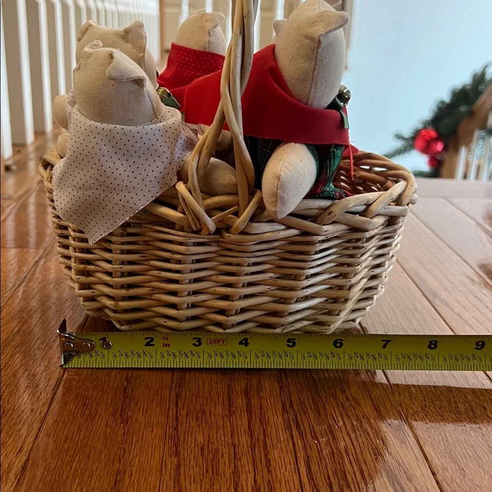 Vintage Stuffed Cats in a Wicker Basket Christmas Decor Decorations